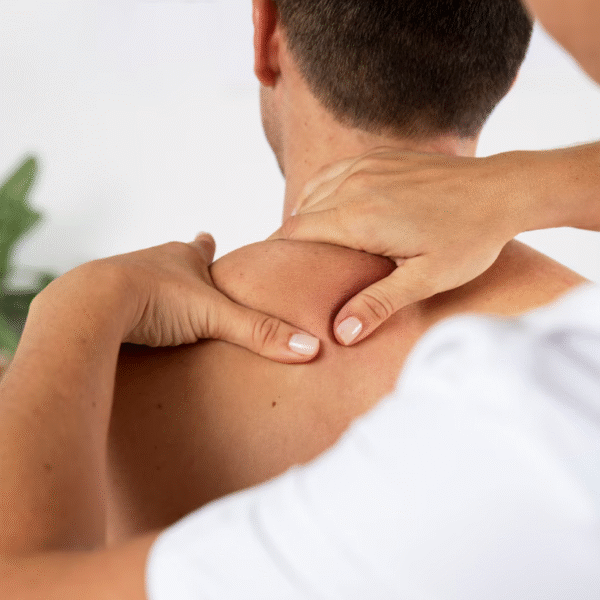 Massage cổ vai gáy